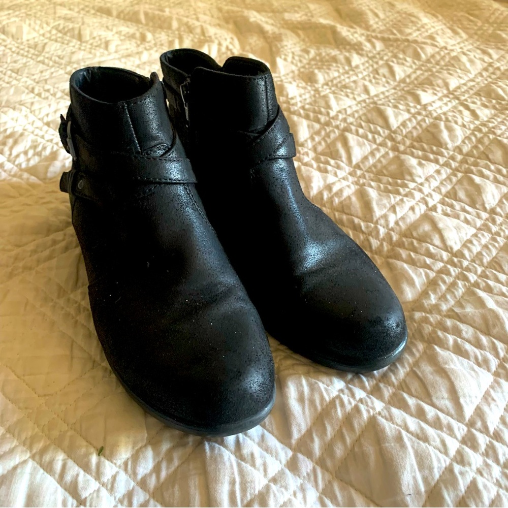 Size 7 Yuu ankle booties black boots